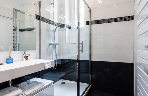 Faubourg-du-Roule Bed & Breakfast | Paris Square