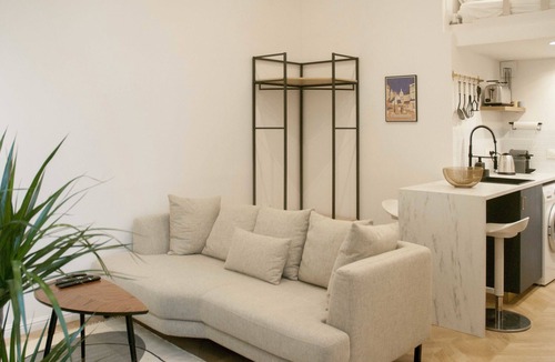 Quartier de la Goutte-d'Or Apartment | Parisian refurbished loft near Montmartre