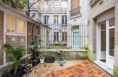 16th Arrondissement Apartment | Passy Chic: Studio Design & Calme Absolu