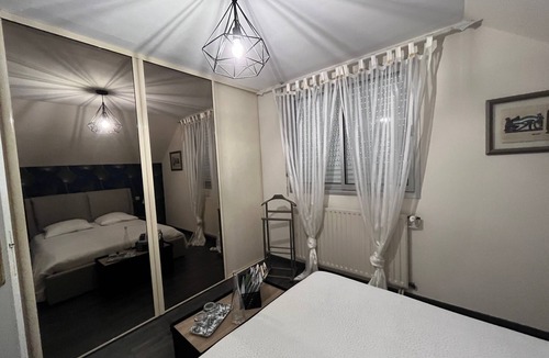 Sable-sur-Sarthe Bed & Breakfast | Pause Tranquille Room 2 with Shared Terrace, Garden & Wi-Fi