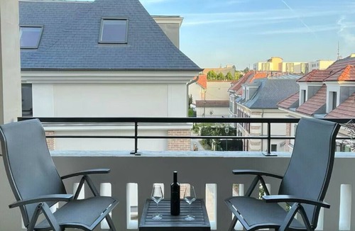 Clamart Apartment | Peaceful accommodation in Clamart, near Paris.
