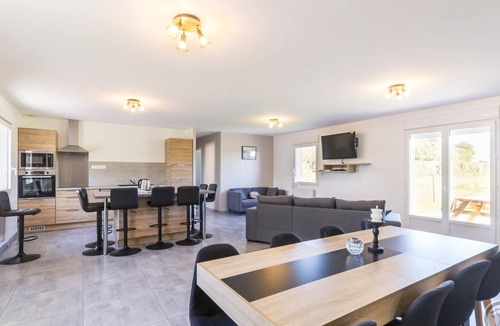 Vesly Cottage | Peaceful countryside house with garden and bikes available