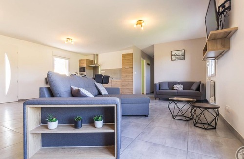 Vesly Cottage | Peaceful countryside house with garden and bikes available