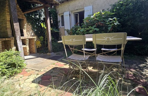 Houdan Cottage | Peaceful medieval house with Wifi and pets allowed