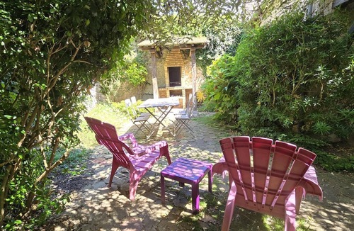 Houdan Cottage | Peaceful medieval house with Wifi and pets allowed