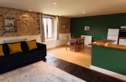 Saint-Amand Cottage | Pet-Friendly Normandy Gîte near Saint-Lô with a Large Garden, Horse Box Parking