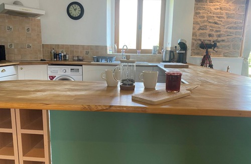Saint-Amand Cottage | Pet-Friendly Normandy Gîte near Saint-Lô with a Large Garden, Horse Box Parking