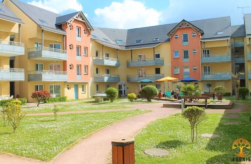 Grandcamp-Maisy Hotel | Pet-friendly Accommodation! Parking, Pool! Short Drive to Omaha and D-Day Beach!
