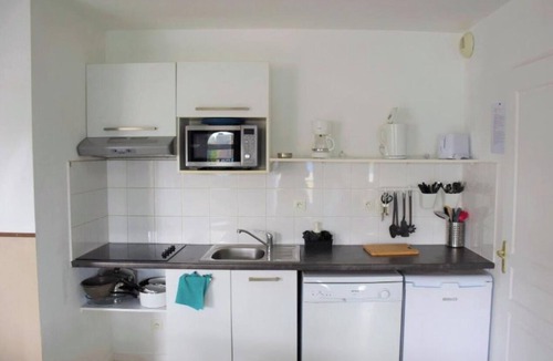 Grandcamp-Maisy Hotel | Pet-Friendly French Beach | 3.1mi Pointe Du Hoc | Beach Walks