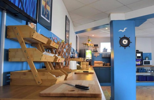 Grandcamp-Maisy Hotel | Pet-Friendly French Beach | 3.1mi Pointe Du Hoc | Beach Walks