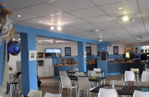 Grandcamp-Maisy Hotel | Pet-friendly French Style Stay | 0.2 mi to Plage de Grandcamp
