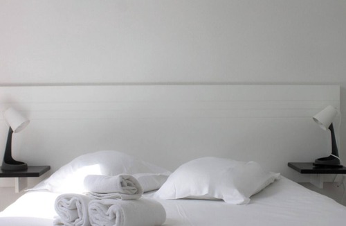 Grandcamp-Maisy Hotel | Pet-friendly French Style Stay | 0.2 mi to Plage de Grandcamp
