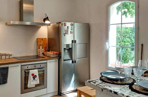 Pont-Saint-Esprit House | Pet friendly home in Pont-Saint-Esprit