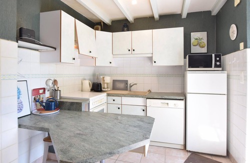 La Chapelle-Uree House | Pet friendly home in La Chapelle-Uree with WiFi