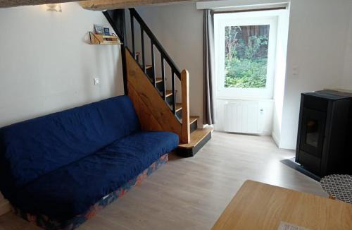 Villedieu-les-Poeles House | Petit atelier, calme, frais, centre-ville, vue rivière