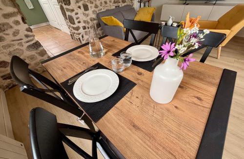 Crasville House | Petit coin de paradis - Parking & terrasse