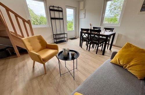 Crasville House | Petit coin de paradis - Parking & terrasse