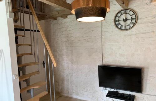 Saint-Aubin-Fosse-Louvain House | Petit Maison