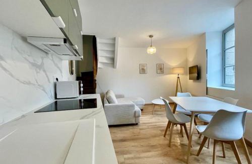 Josselin Apartment | Petite Maison de ville face au château et du canal