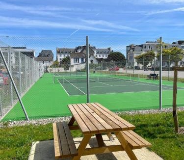 Treboul Apartment | Plage des Sables blancs, Appartement raffiné avec terrasse