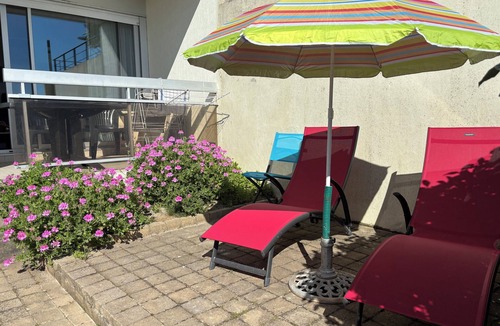 Pornichet Apartment | PORNICHET la BAULE petit Appt face mer pieds dans l'eau, belle terrasse parking.