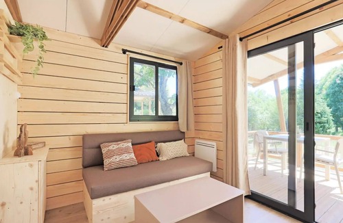 Brissac-Quince Ski Chalet | Premium Maine 1-Bedroom Cabin - TV - NEW FOR 2026, PRIVATE DOCK! Sleeps 2 to 4 people - 2 people included in the rate