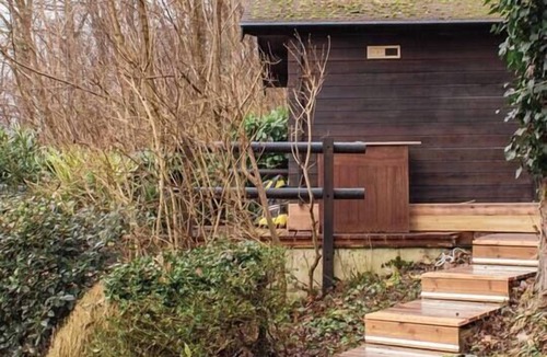 Gif-sur-Yvette Apartment | Premium Spa Chalet | Sauna & Jacuzzi | 20min Paris