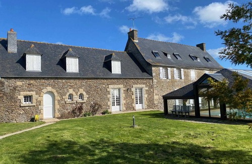 Ruca House | Presbytery with character and heated swimming pool