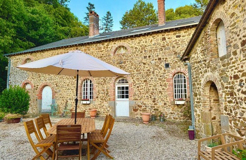 Saint-Cenere Cottage | Private Coach House on a French Château Estate