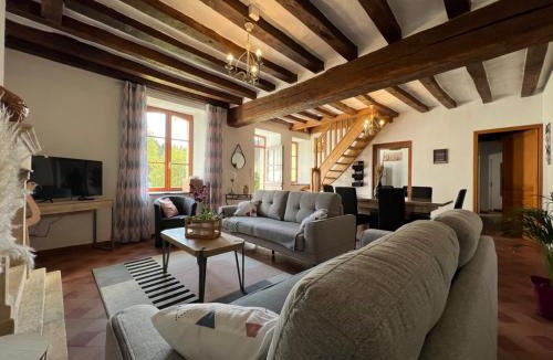 Parigne-lʼEveque House | Proche le Mans, Parigné l'Evêque,maison forestière, accueil chevaux possible 11 pers