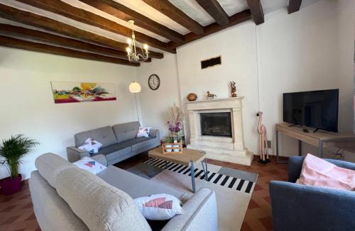 Parigne-lʼEveque House | Proche le Mans, Parigné l'Evêque,maison forestière, accueil chevaux possible 11 pers