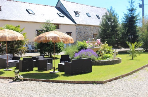 Nehou House | Puddle-duck La Mare Chappey, Child-Friendly, Heated Pool & Great Facilities