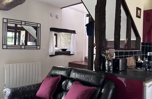 Ceauce Cottage | Quaint and Peaceful Countryside Retreat South Normandy. Sleeps 2-3.