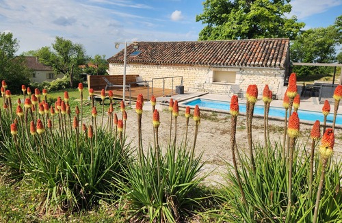 Labastide-Marnhac Villa | Quercy stone barn with quiet terraces and unobstructed views.