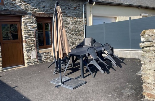 Les Pas House | Quiet country house 5 minutes from Mont Saint Michel. Sleeps 6 with baby