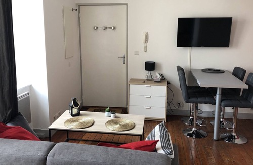 La Rochelle City Centre Apartment | Quiet studio hyper center 150m old port