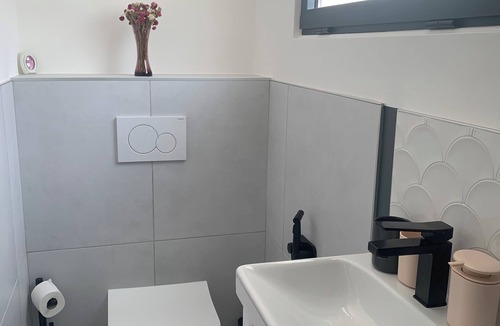 Rueil-Malmaison Apartment | Quiet studio near RER station, 15 minutes from Champs-Elysées and Arc de Triomphe