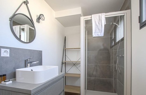 Sainte-Therese-Demi-Lune House | Quijote YourHostHelper