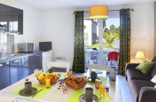 La Guymauviere-La Hulotais-La Bourelais Hotel | Résidence Nemea Le Domaine des Mauriers