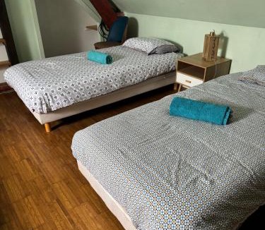 Champagne House | "Rêves de Gamins" Chambre de gauche, 4 couchages dans gîte de campagne "La Camusière", proche du Pôle Européen et du circuit des 24h