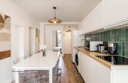 Quartier de la Roquette Apartment | Refined Bastille Residence For 10 Guests In Prime Location