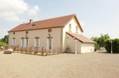 Louroux-Hodement Cottage | Relaxing stay with private pool and activities in Haut-Bocage