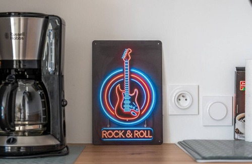 Besse-sur-Braye Apartment | Relive the Disco Era! Spacious Two-Bedroom Apartme