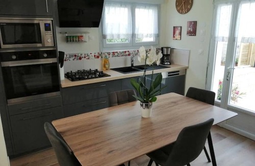 Gavres Villa | Renovated house 50 m from the beach - Enclosed garden & terraces, sea view