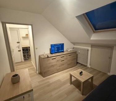 Jardin des plantes Apartment | Renovated studio Place Saint-Sauveur, Caen city center