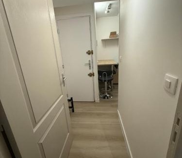 Jardin des plantes Apartment | Renovated studio Place Saint-Sauveur, Caen city center