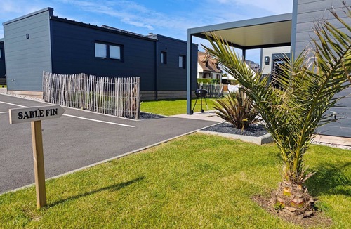 Asnelles Apartment | Residence Belle Plage: "Sable Fin" Chalet, 300m from Gold Beach (D-Day landing beach)