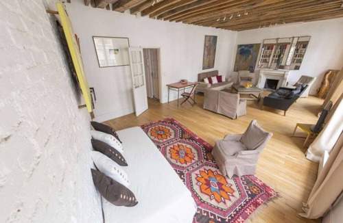 Marais Apartment | RICH PARISIAN CHARACTER IN THE HISTORIC MARAIS ON RAMBUTEAU