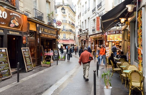Marais Apartment | RICH PARISIAN CHARACTER IN THE HISTORIC MARAIS ON RAMBUTEAU