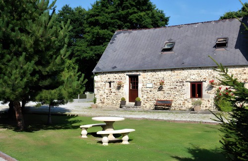 Nehou House | Riverside Gîte – La Mare Chappey, Family-Friendly, Heated Pool